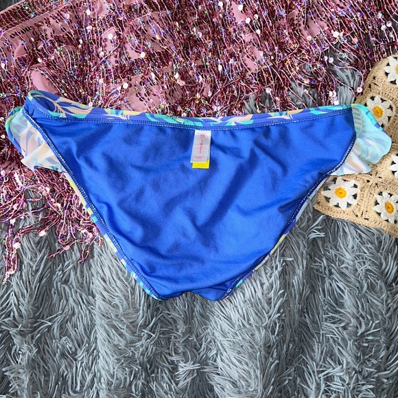 cute hawaiian bikini bottoms ! 🏄🏼‍♀️🫧 - Picture 3 of 6